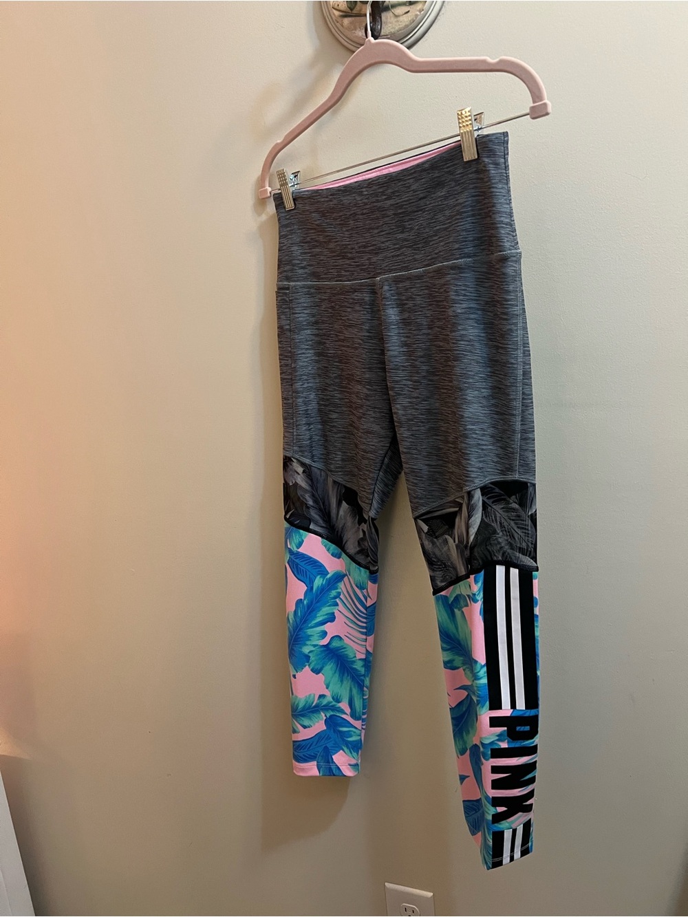 PINK Victoria's Secret Gray & Tropical Print Leggings high waist Size M